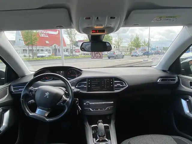 Peugeot 308 view 7