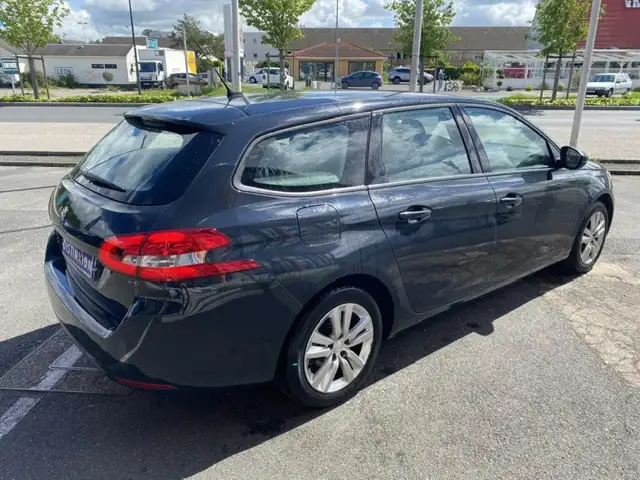 Peugeot 308 view 4