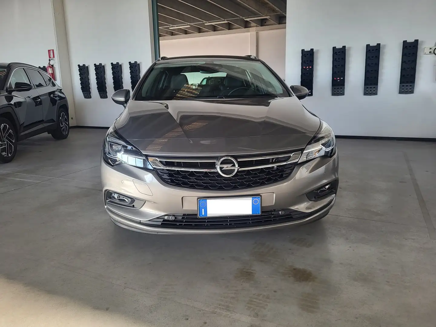 Opel Astra SportsTourer 1.6cdti Innovation 136cv automatica Beige - 1