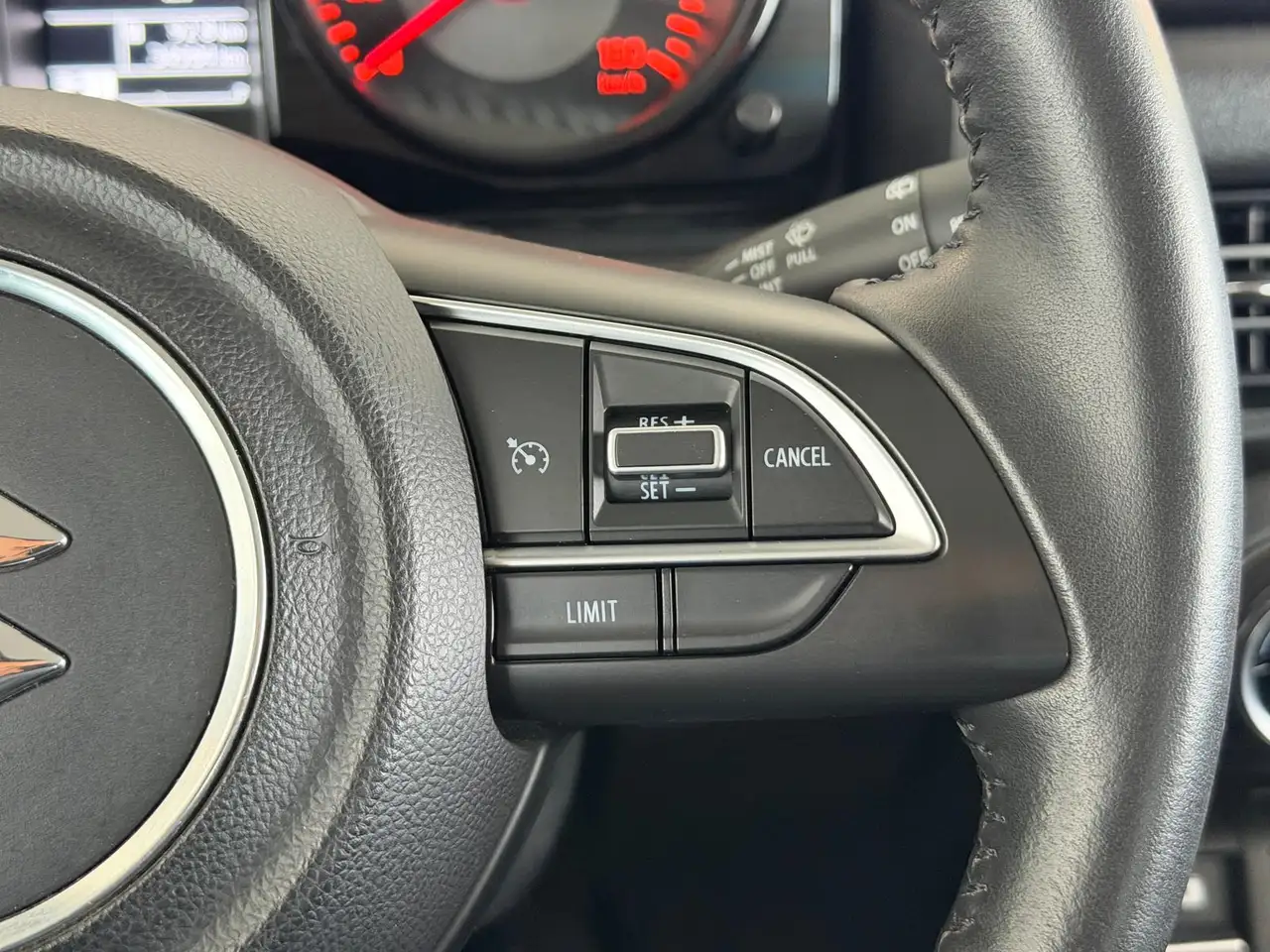 Suzuki Jimny 1.5 ALLGRIP*COMFORT+*4-SITZER*NAVI*AHK*LED, миниатюра 24