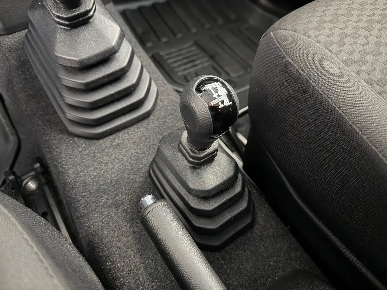 Suzuki Jimny 1.5 ALLGRIP*COMFORT+*4-SITZER*NAVI*AHK*LED, миниатюра 21