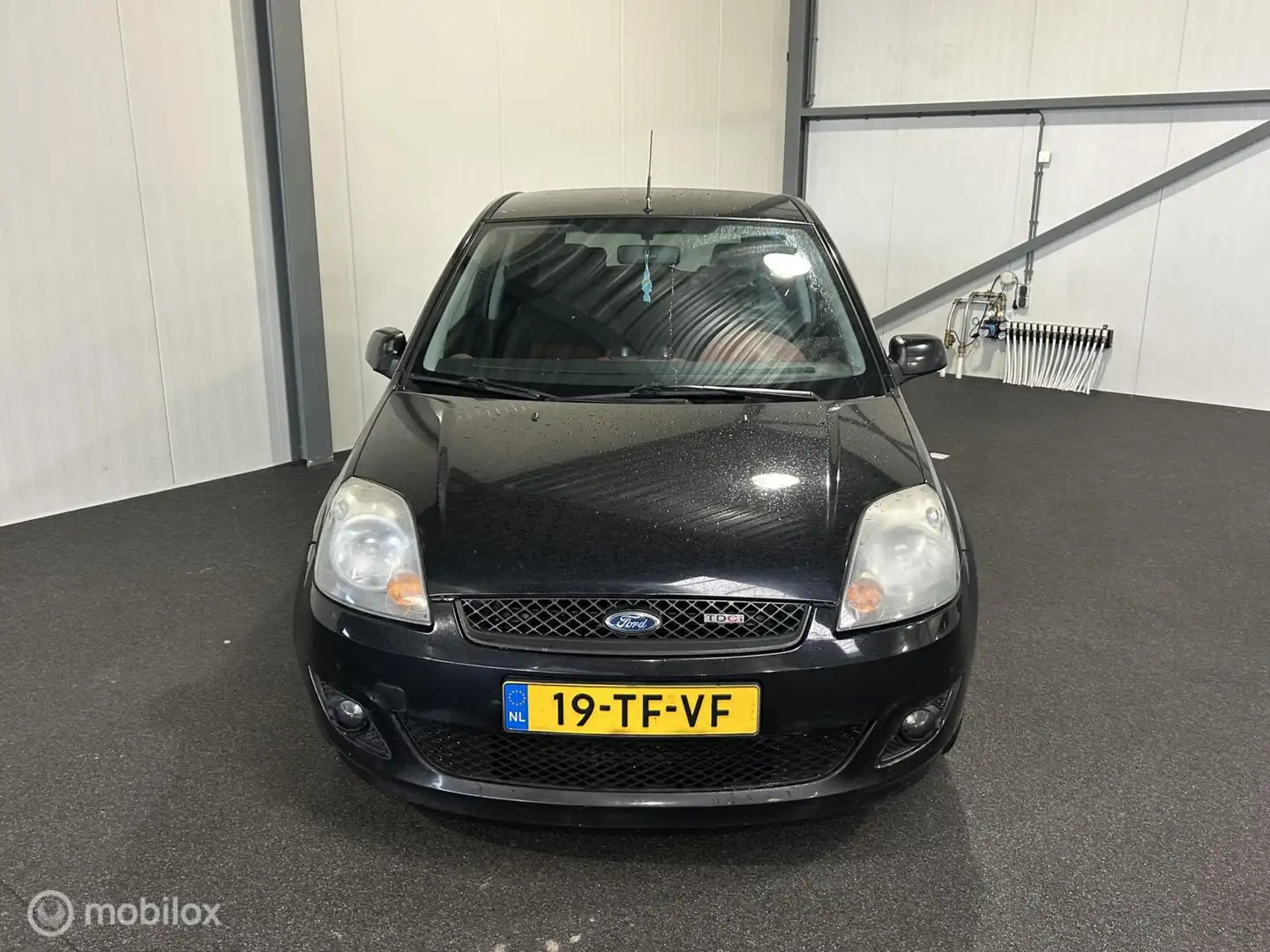 Ford Fiesta 1.4 TDCi Futura [ NAP airco INRUILKOOPJE ] Zwart - 2