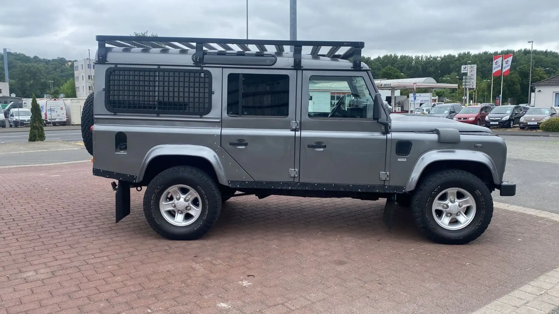 Land Rover Defender DEFENDER 110 EXPERIENCE EDITION 7SITZ AHK RECARO Gris - 2