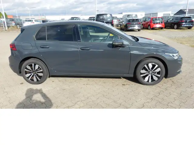Volkswagen Golf view 2