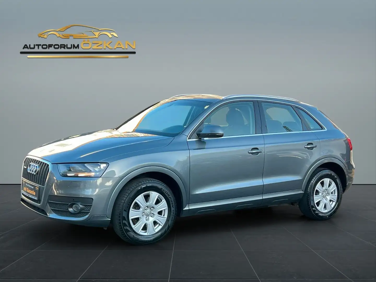 Audi Q3 2.0 TDI quattro S-Tronic 1.Hand-Navi-Sitzheiz Grau - 1