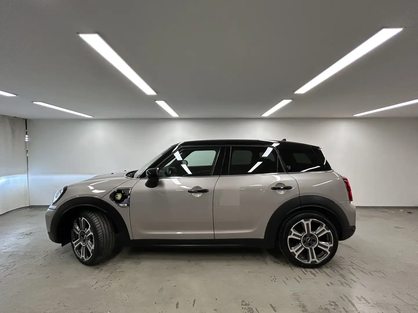 MINI Cooper SE Countryman Cooper SE ALL4 Countryman Younique Trim Drivingass Grau - 2