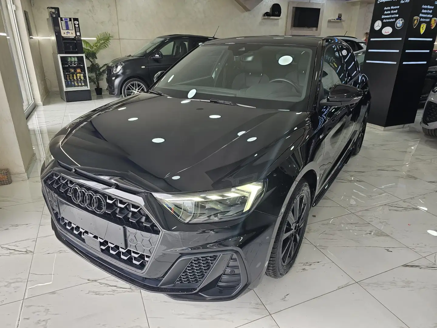 Audi A1 SPORTBACK S-LINE BLACK LINE 25 TFSI 95CV S-TRONIC Noir - 1