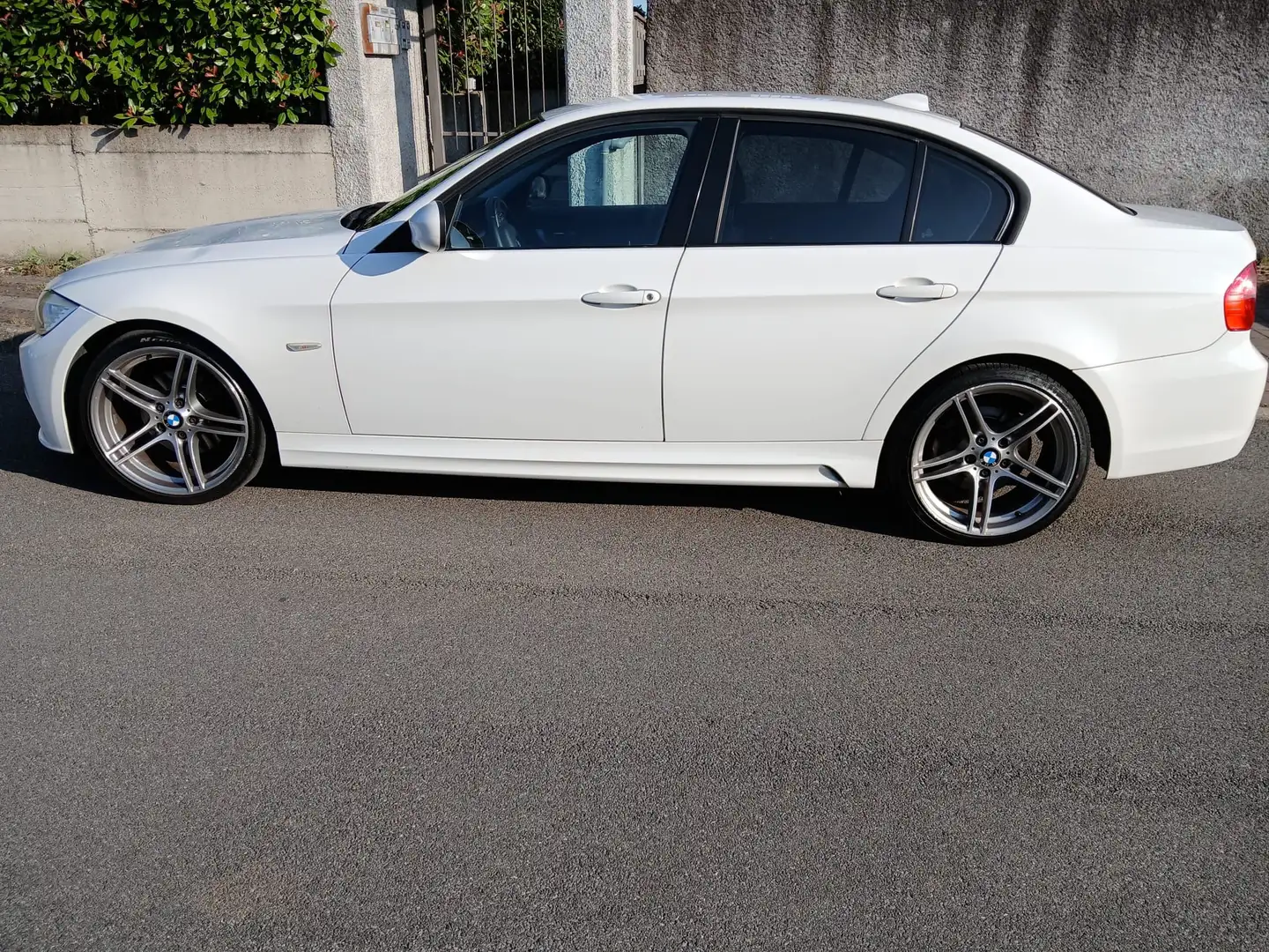 BMW 320 320d Futura 184cv Bianco - 1