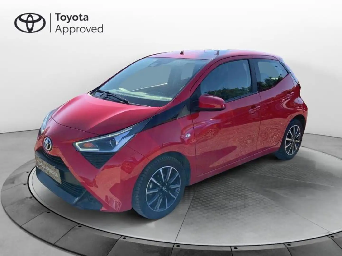 Toyota Aygo 2ª serie Connect 1.0 VVT-i 72 CV 5 porte x-fun Rosso - 1