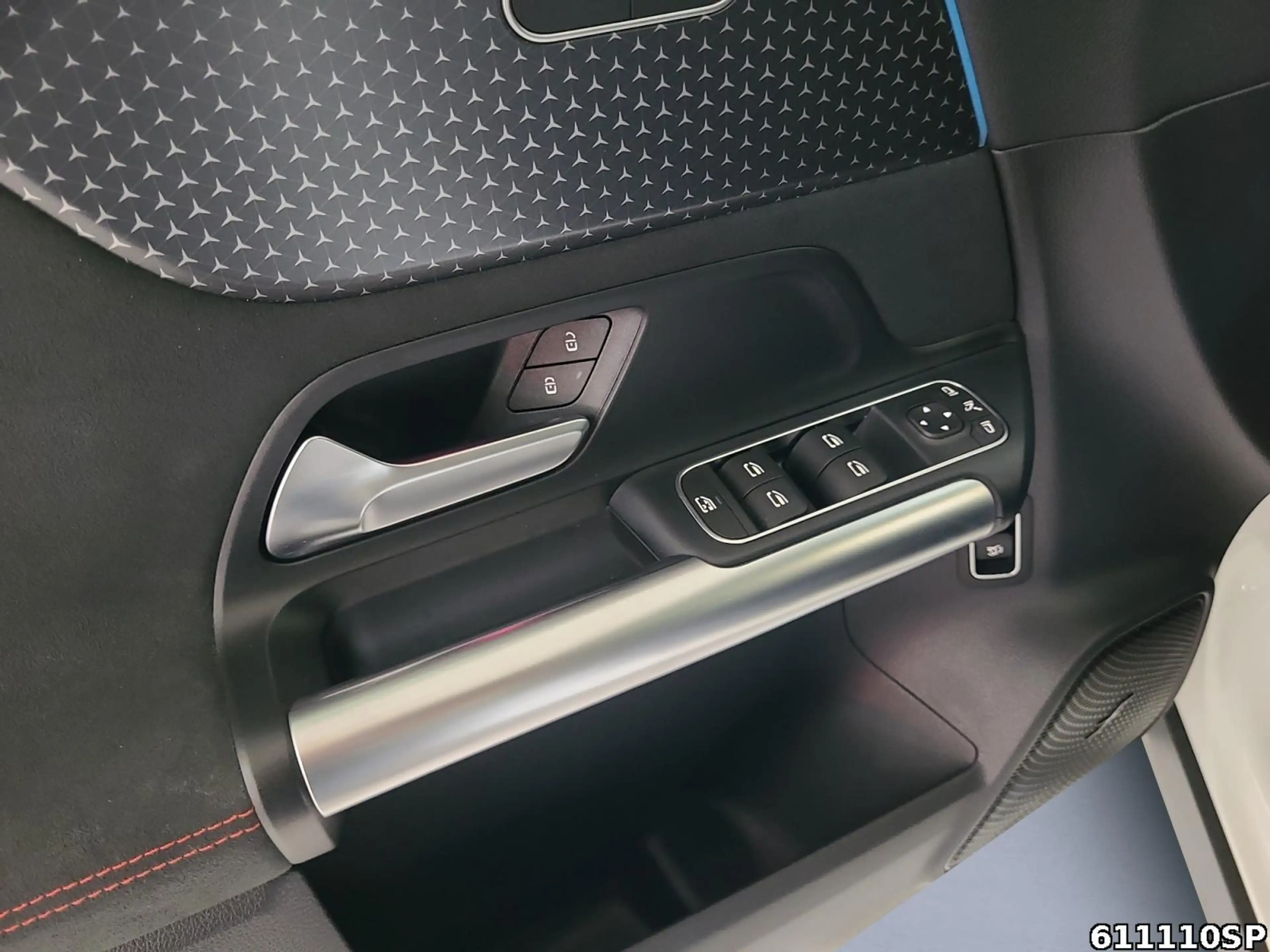 Mercedes-Benz EQA 300 4M AMG  Pano Distronic Night360° Keyless — photo 15