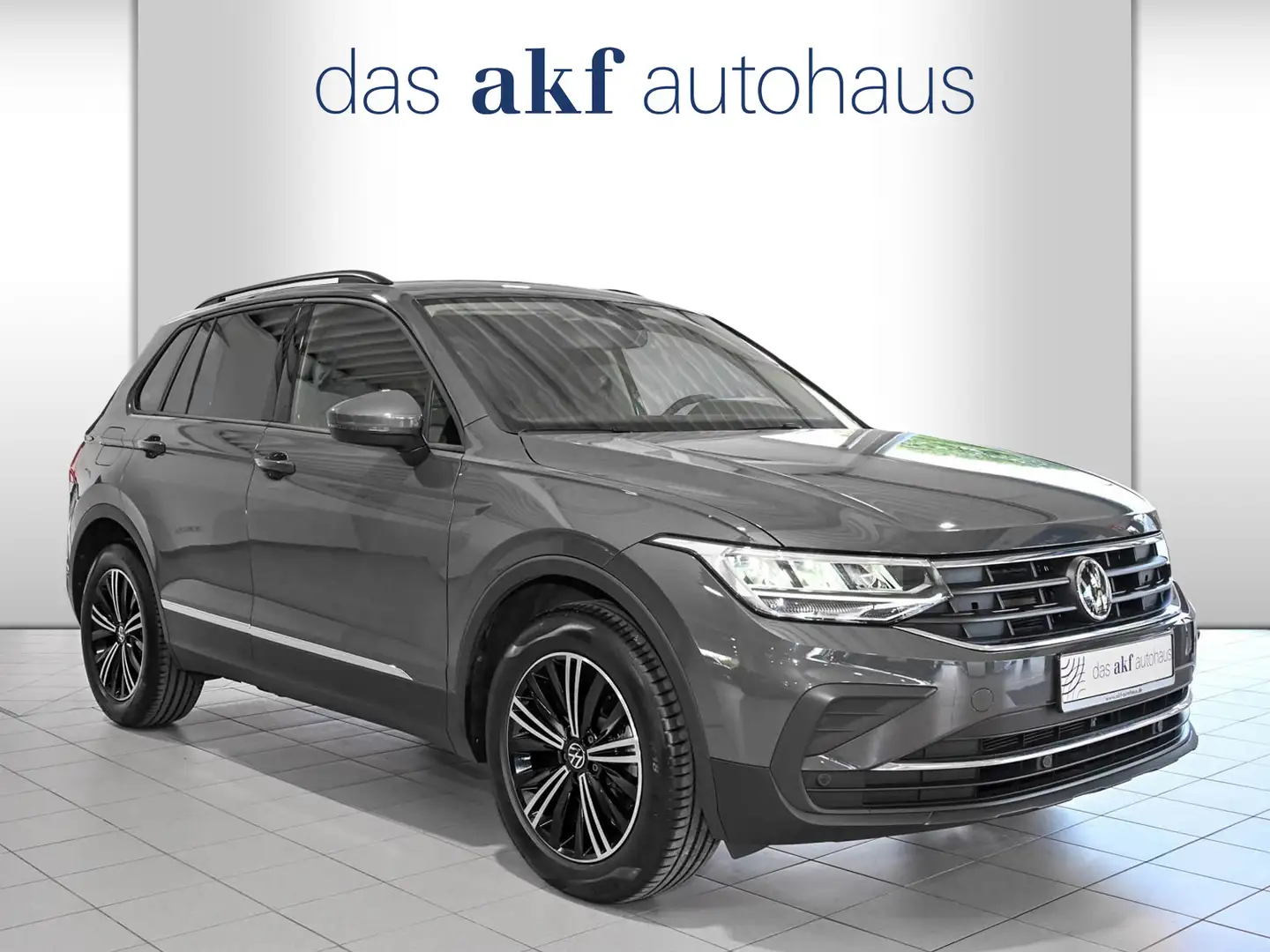 Volkswagen Tiguan LIFE Grau - 2