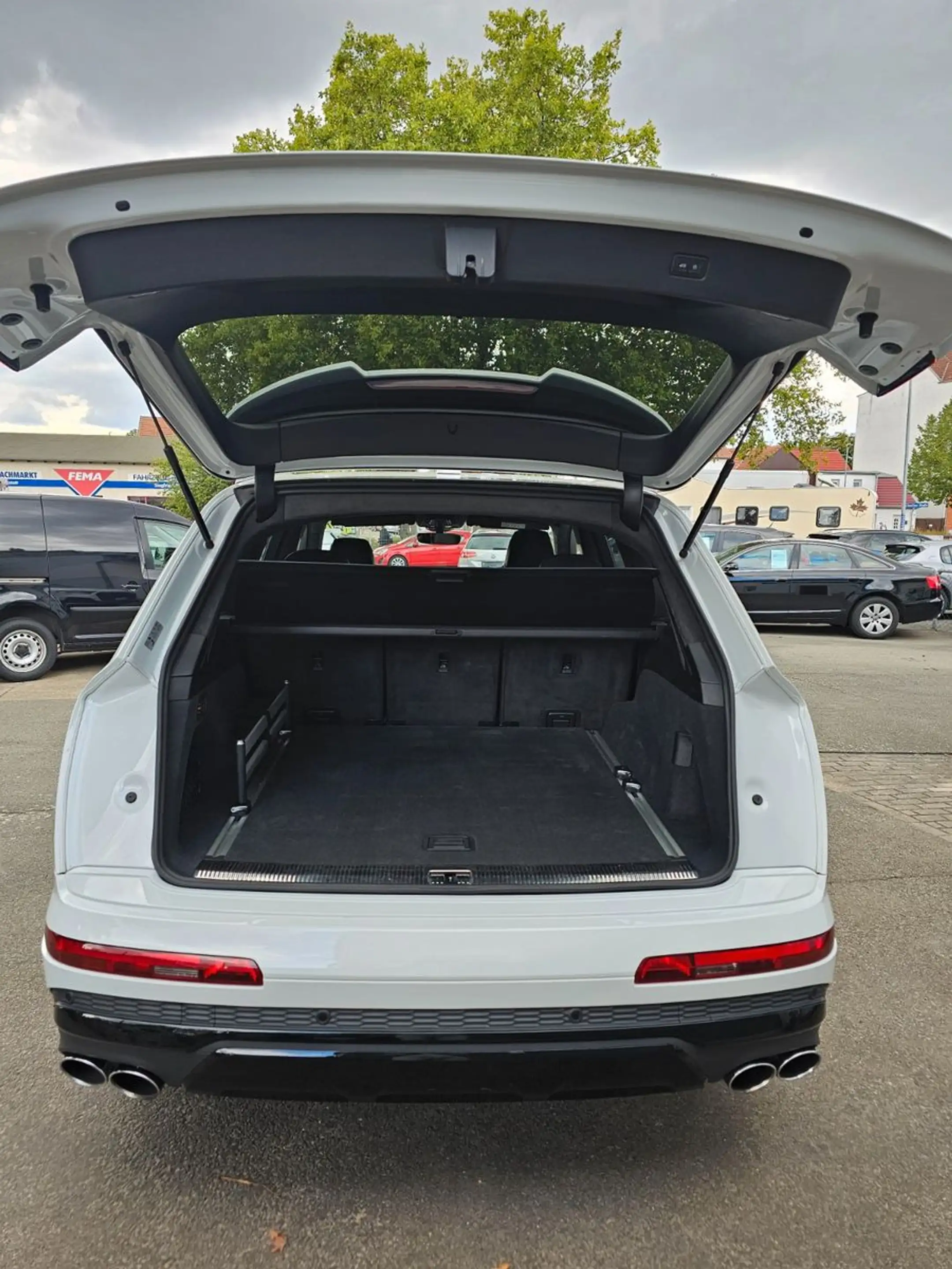 Audi SQ7 4.0 TDI quattro LED B&O Luft AHK 22" TV — photo 15