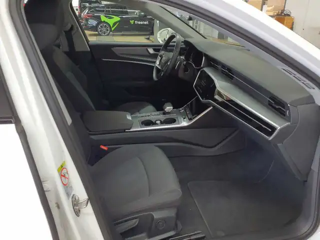 Audi A6 view 8