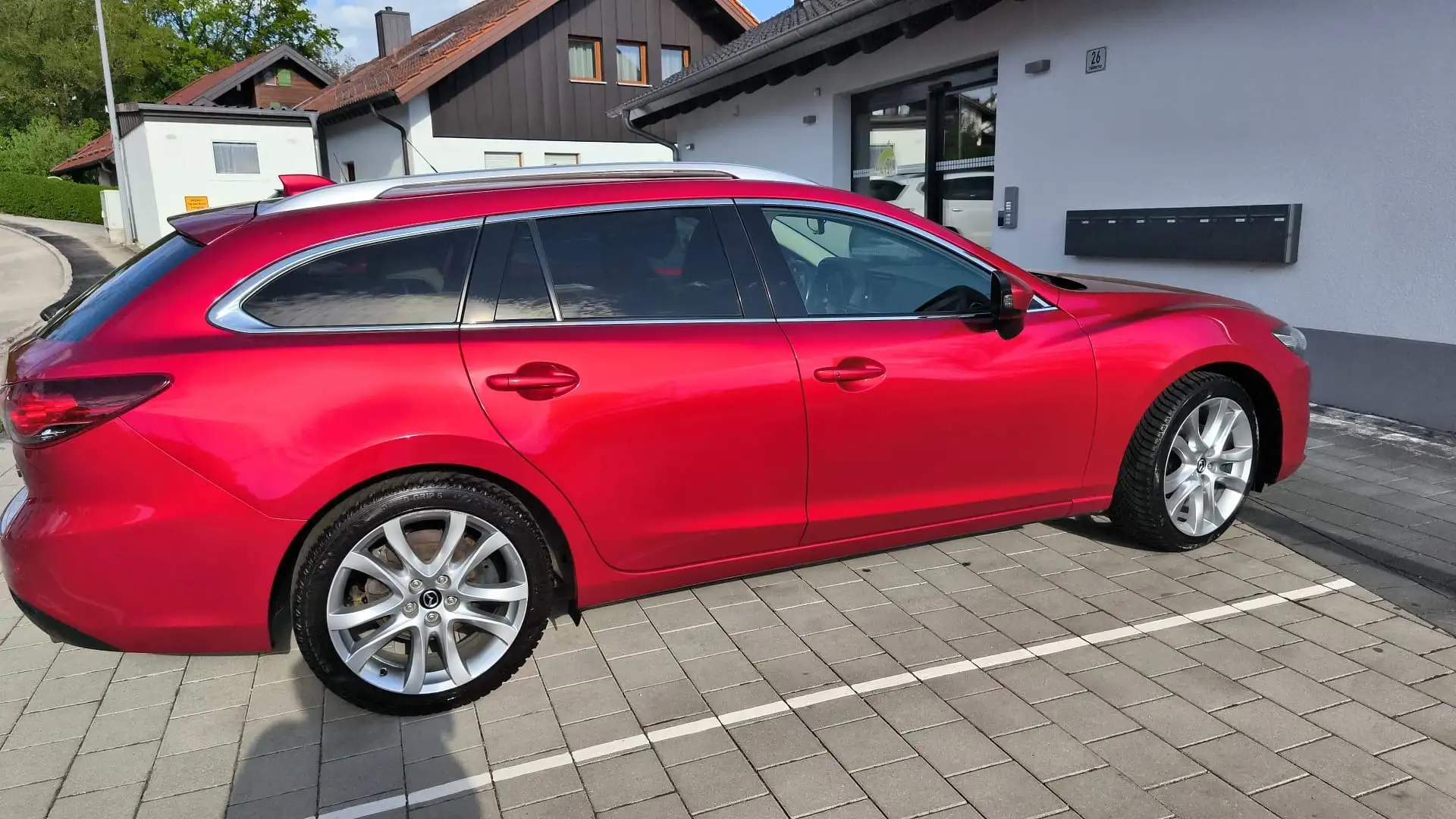 Mazda 6 6  2.2 Kombi SKYACTIV-D Aut. Sports-Line Červená - 1