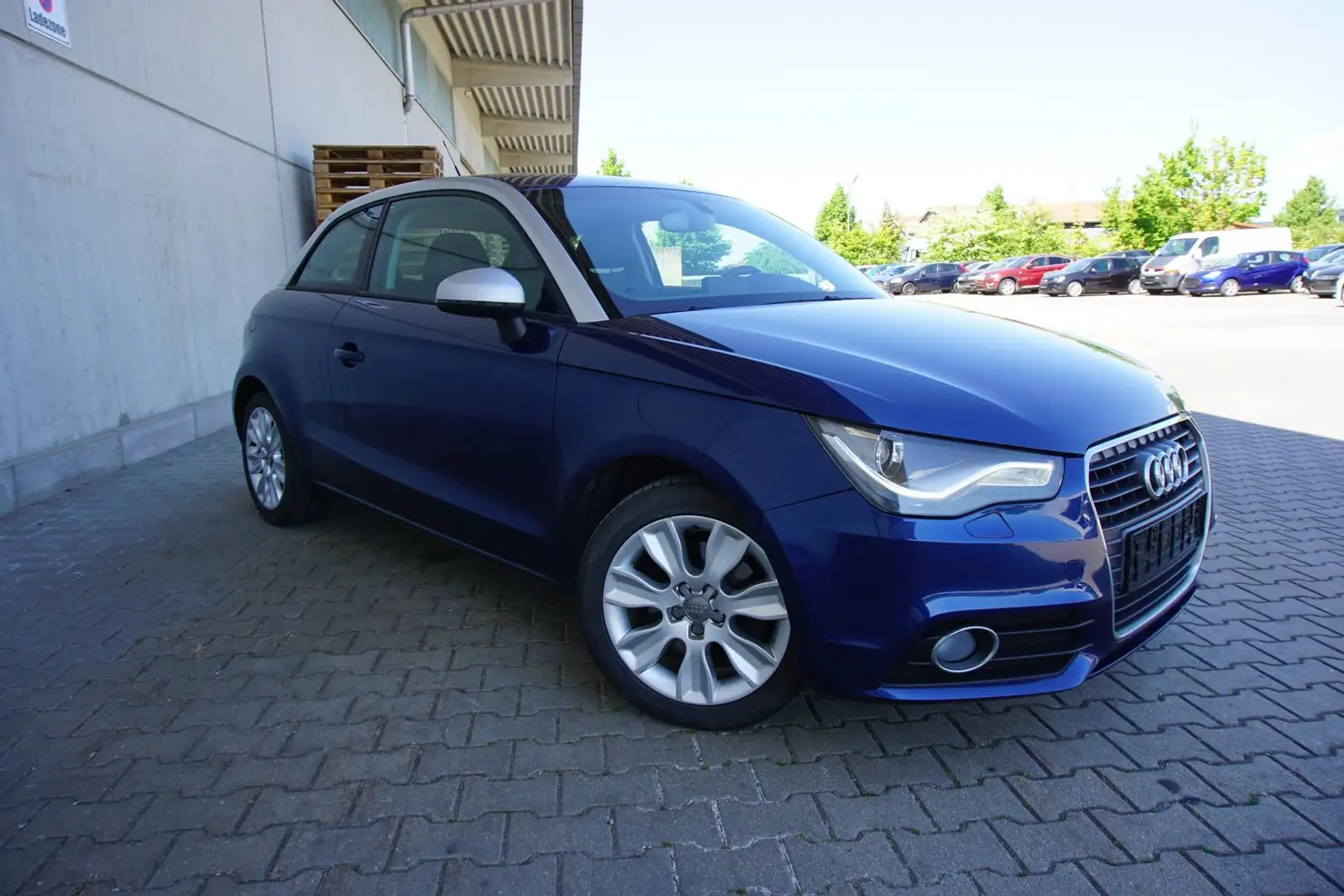 Audi A1 1.6TDI Xenon PDC Tempomat 1.Hand Modrá - 1
