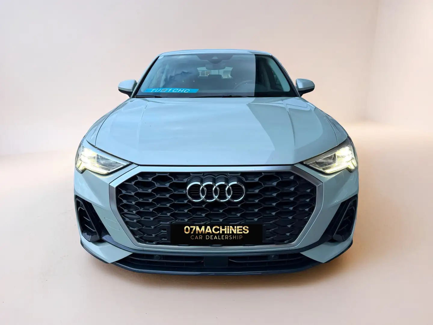 Audi Q3 35 TFSI Grau - 2