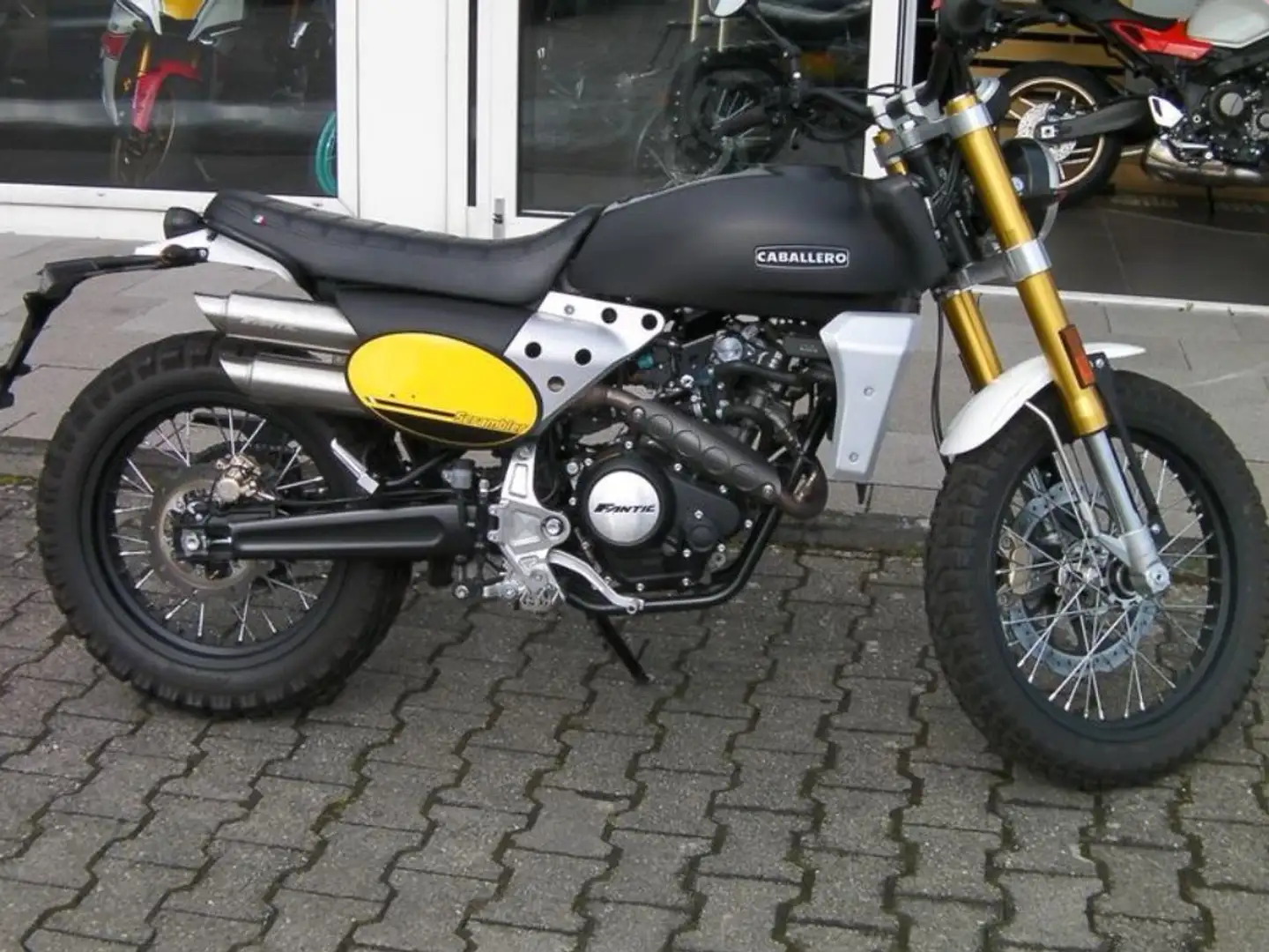 Fantic Caballero 125 Scrambler Noir - 1