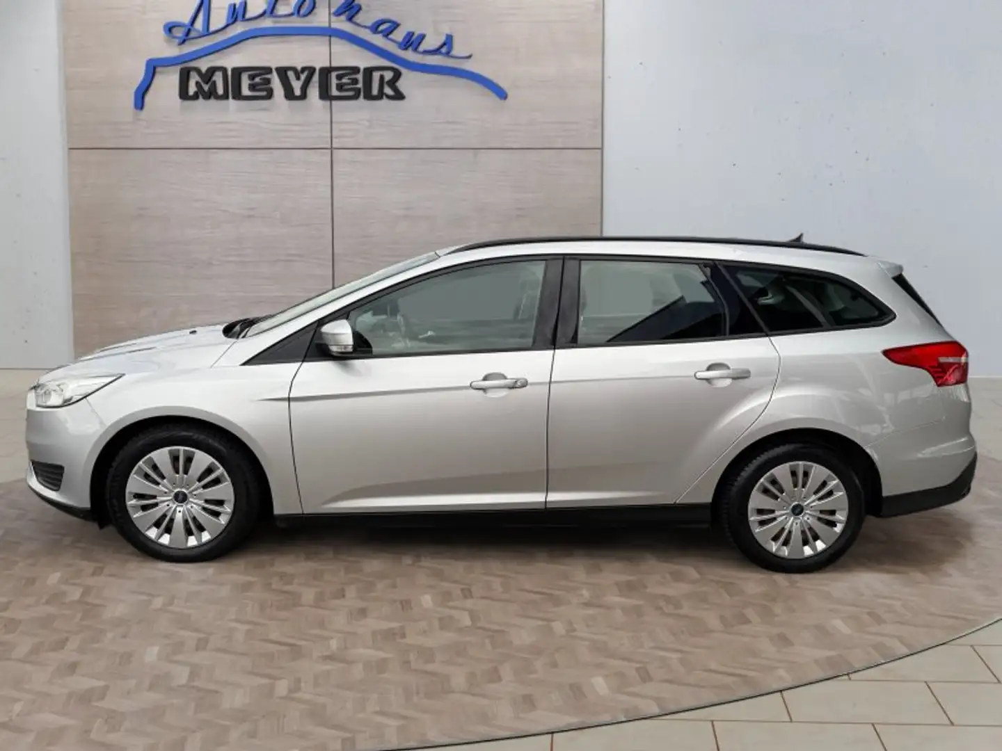 Ford Focus Turnier 1.5TDCi 120PS AHK/Ganzjahresreifen Srebrny - 2