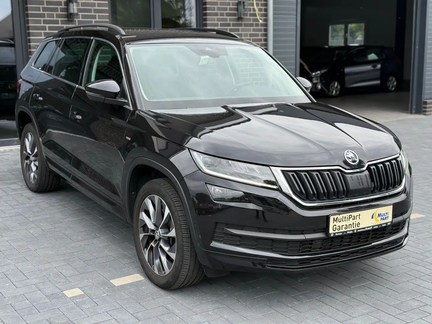 Skoda Kodiaq Clever 4x4*Automatik*LED*SHZ*PDC*NAVI*KAM Schwarz - 1