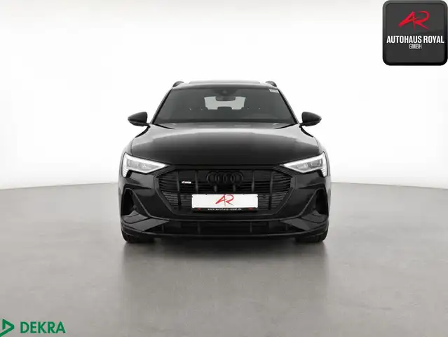 Audi E-Tron view 8