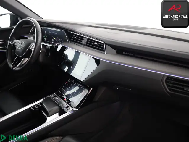 Audi E-Tron view 10