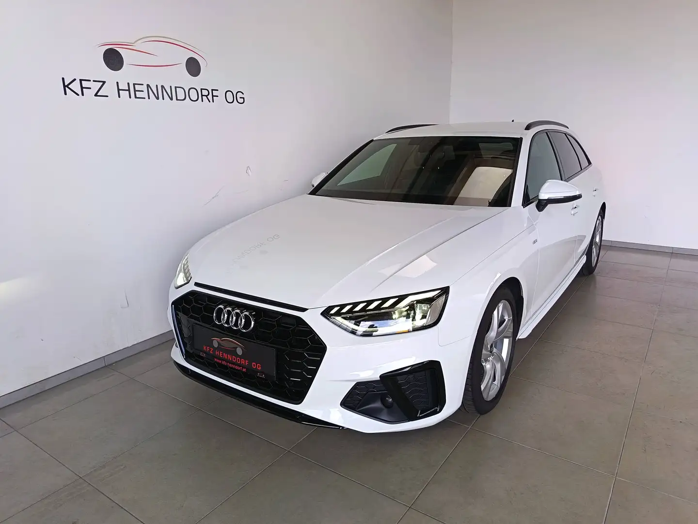 Audi A4 35 TDI S line S-tronic Weiß - 1