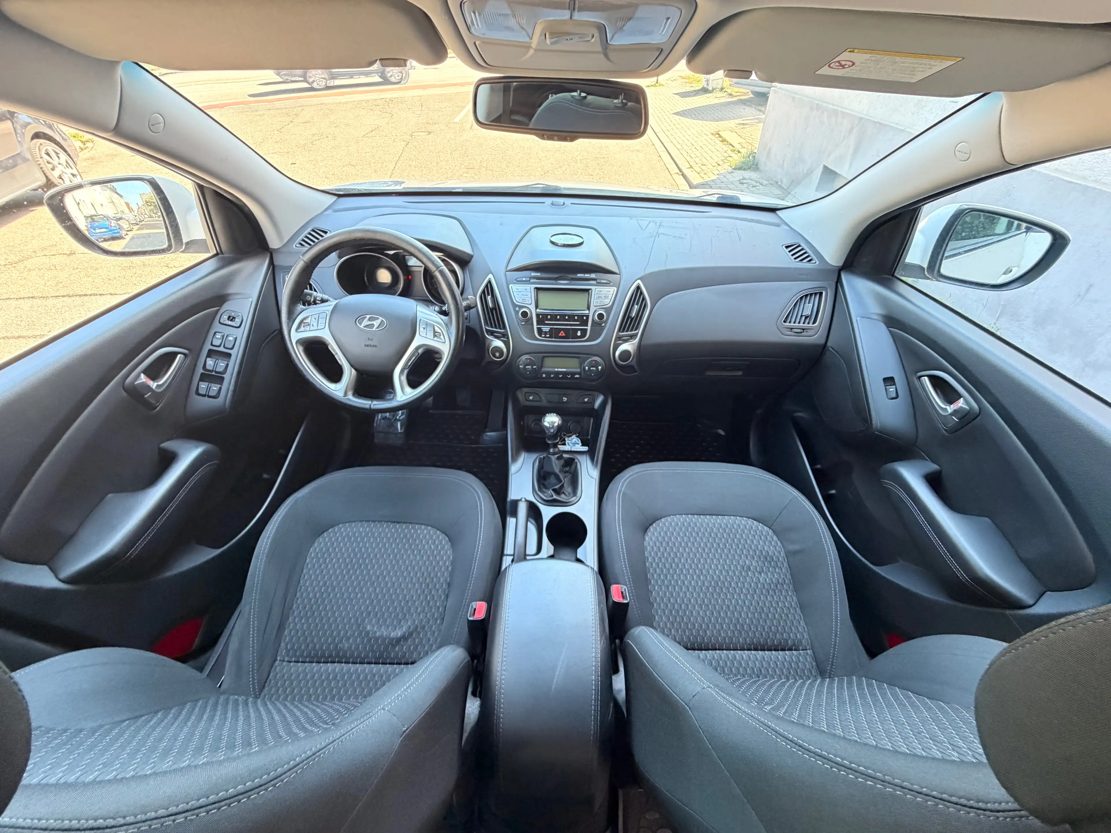 Hyundai iX35 5 Star Edition 2WD//Neu-Tüv/2-Hand — photo 9