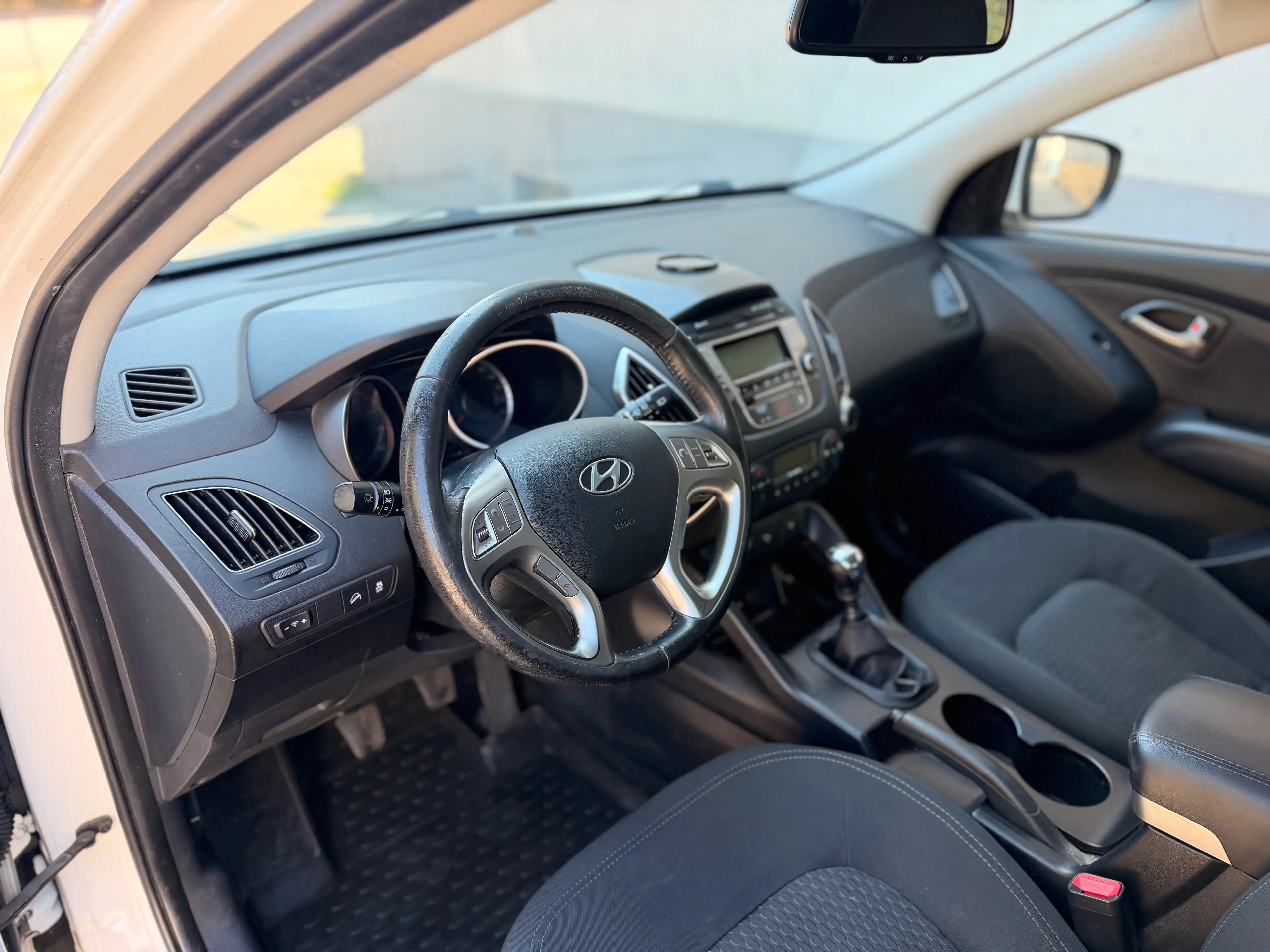 Hyundai iX35 5 Star Edition 2WD//Neu-Tüv/2-Hand — photo 12
