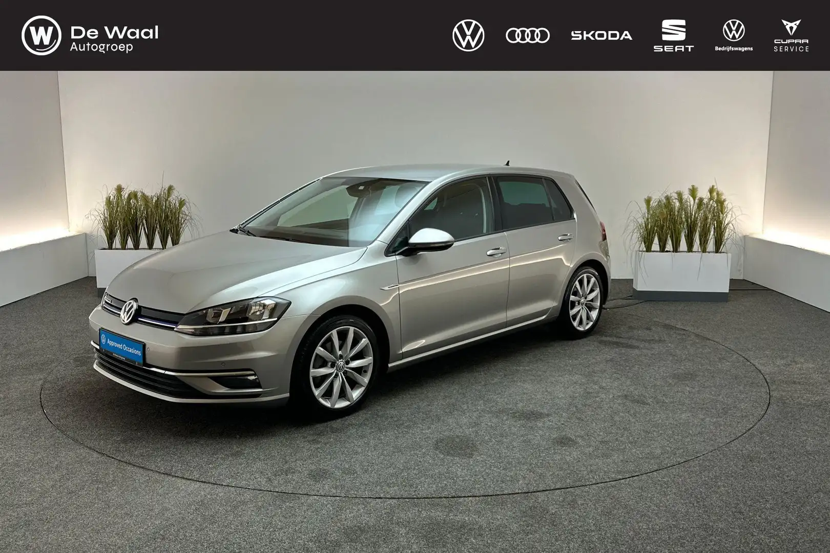 Volkswagen Golf 1.5 TSI 130pk DSG Highline | Achteruitrijcamera, N Zilver - 1