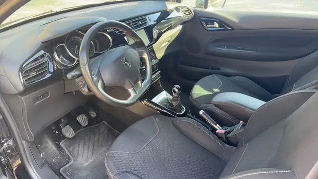 DS Automobiles DS 3 view 8