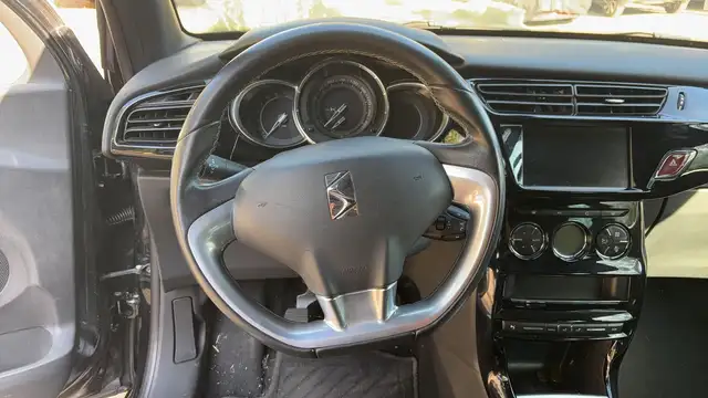 DS Automobiles DS 3 view 22