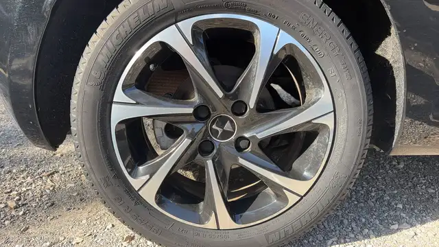 DS Automobiles DS 3 view 16