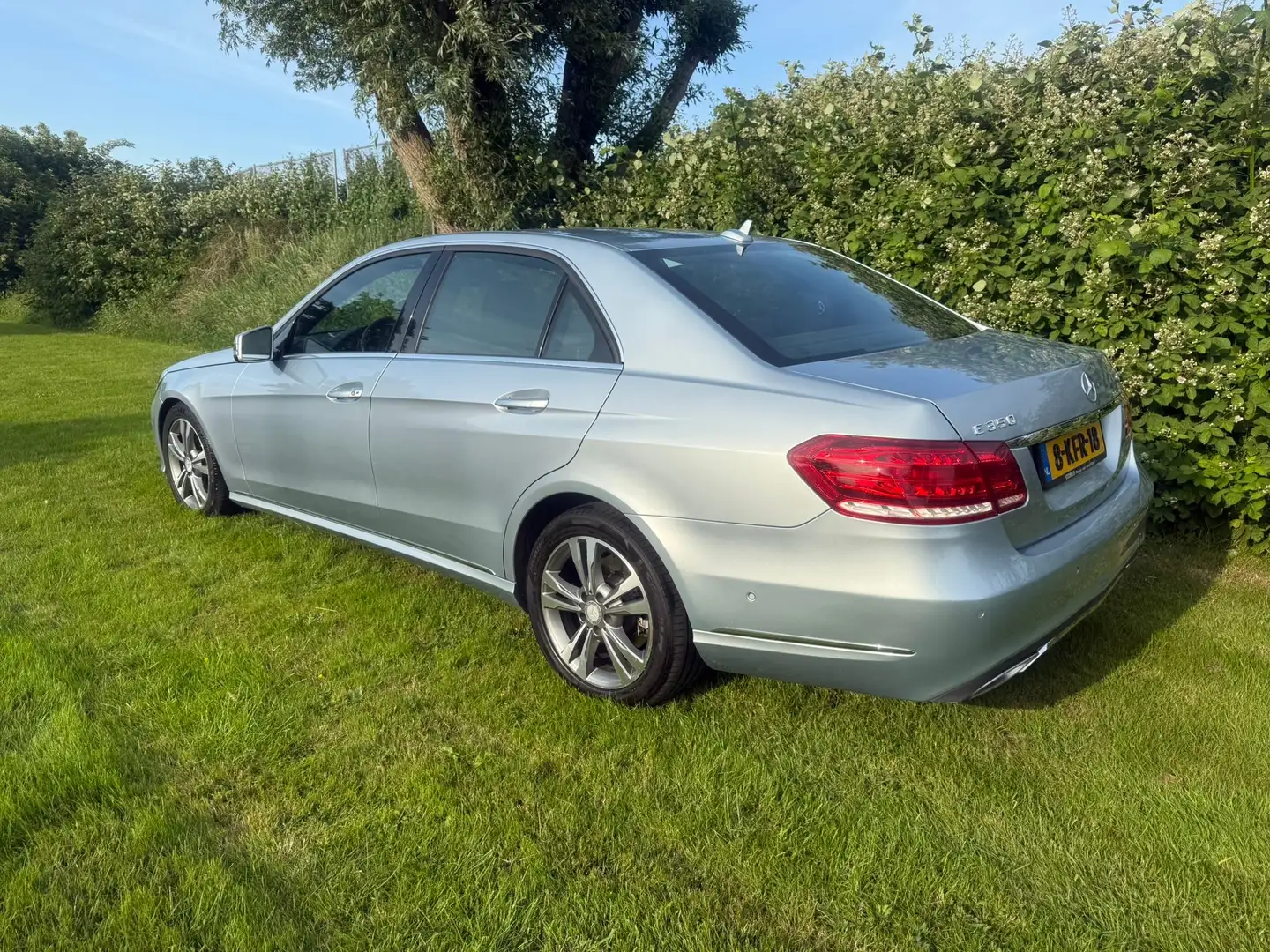 Mercedes-Benz E 350 BT. Pres. Avant. Grijs - 2