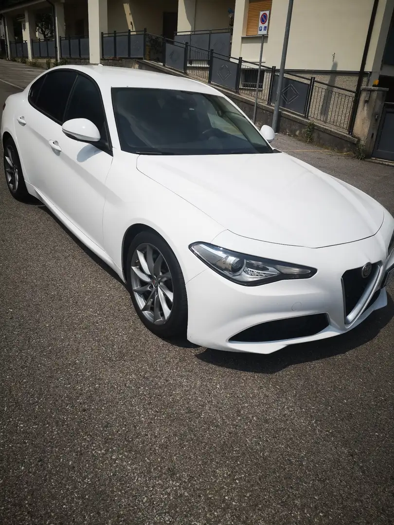 Alfa Romeo Giulia 2.2 t Business Sport Launch Edition 180cv auto - 1
