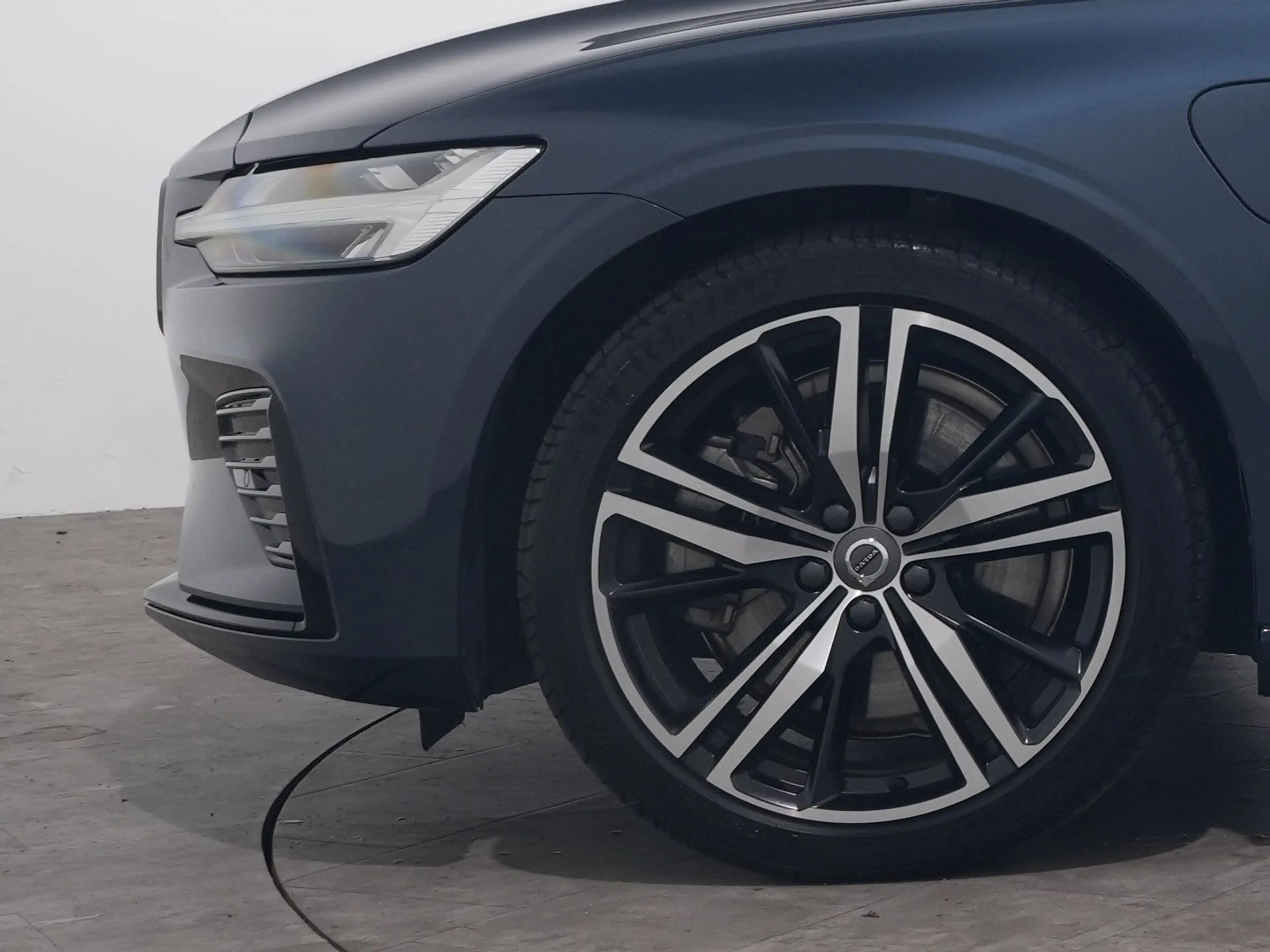 Volvo S60 2.0 RECHARGE T6 350PK AWD R-DESIGN AUT8 | Panorama — photo 13
