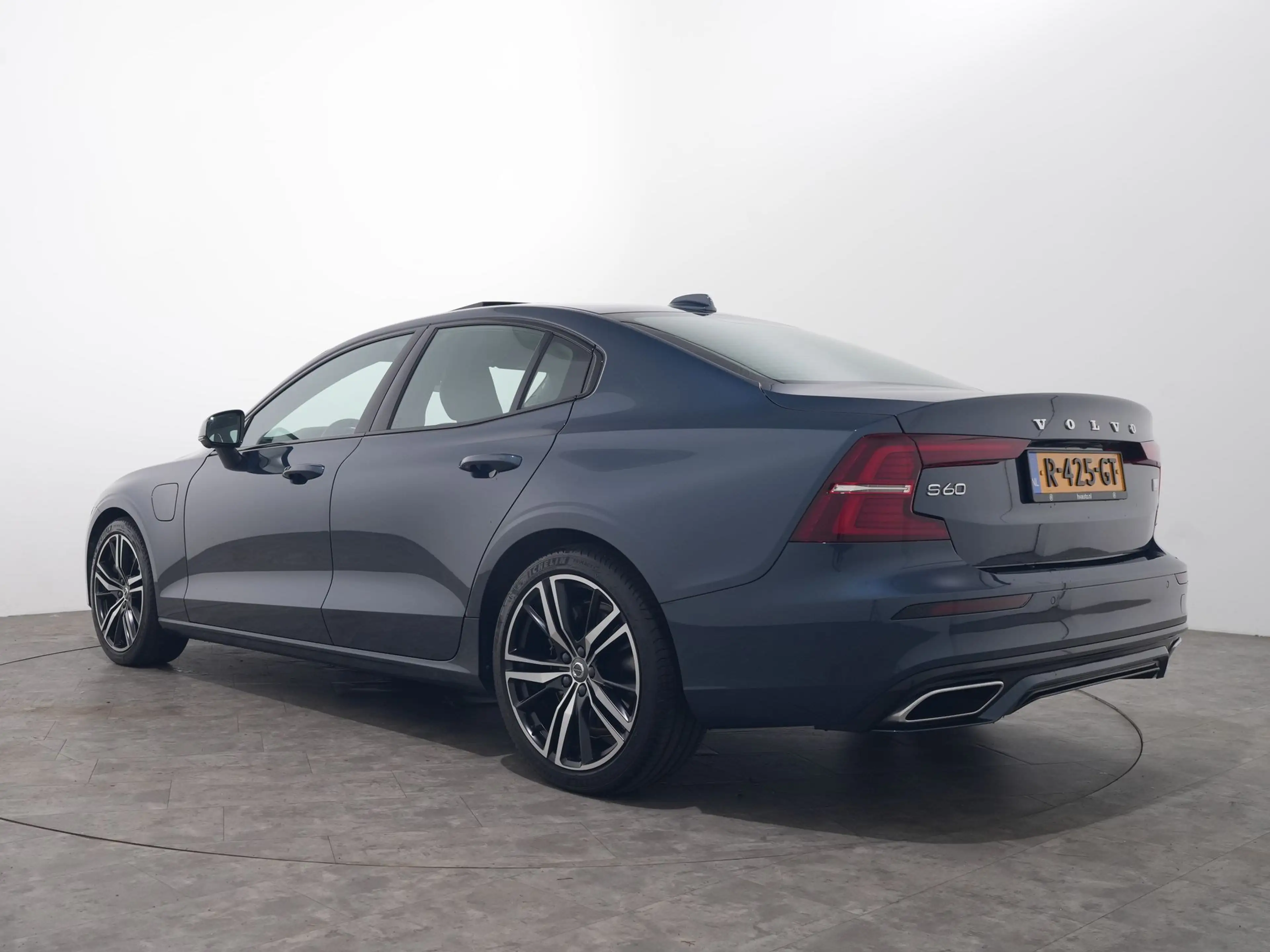 Volvo S60 2.0 RECHARGE T6 350PK AWD R-DESIGN AUT8 | Panorama — photo 3