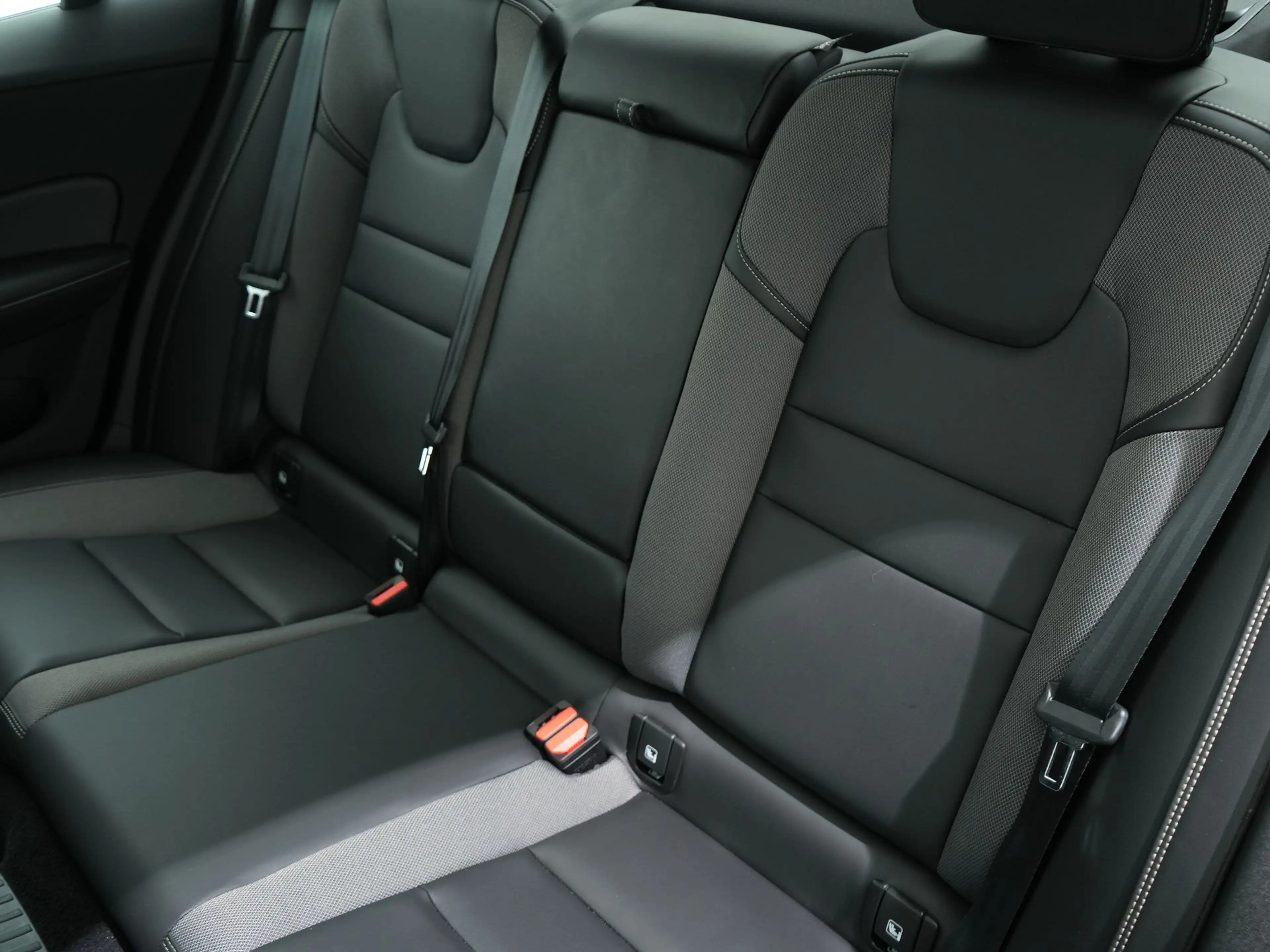 Volvo S60 2.0 RECHARGE T6 350PK AWD R-DESIGN AUT8 | Panorama — photo 5
