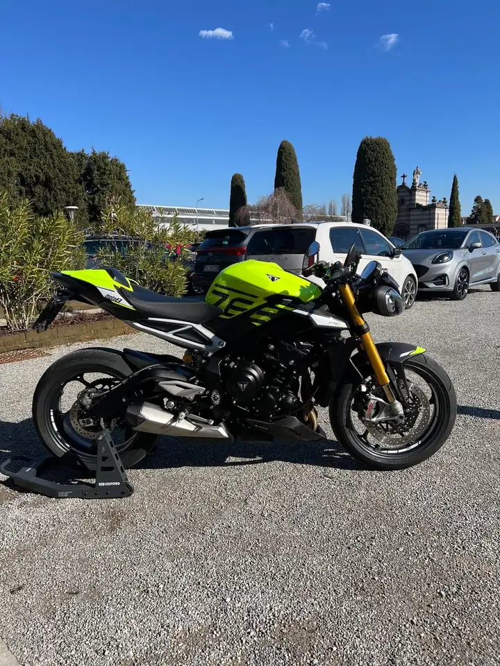 Triumph Street Triple 765