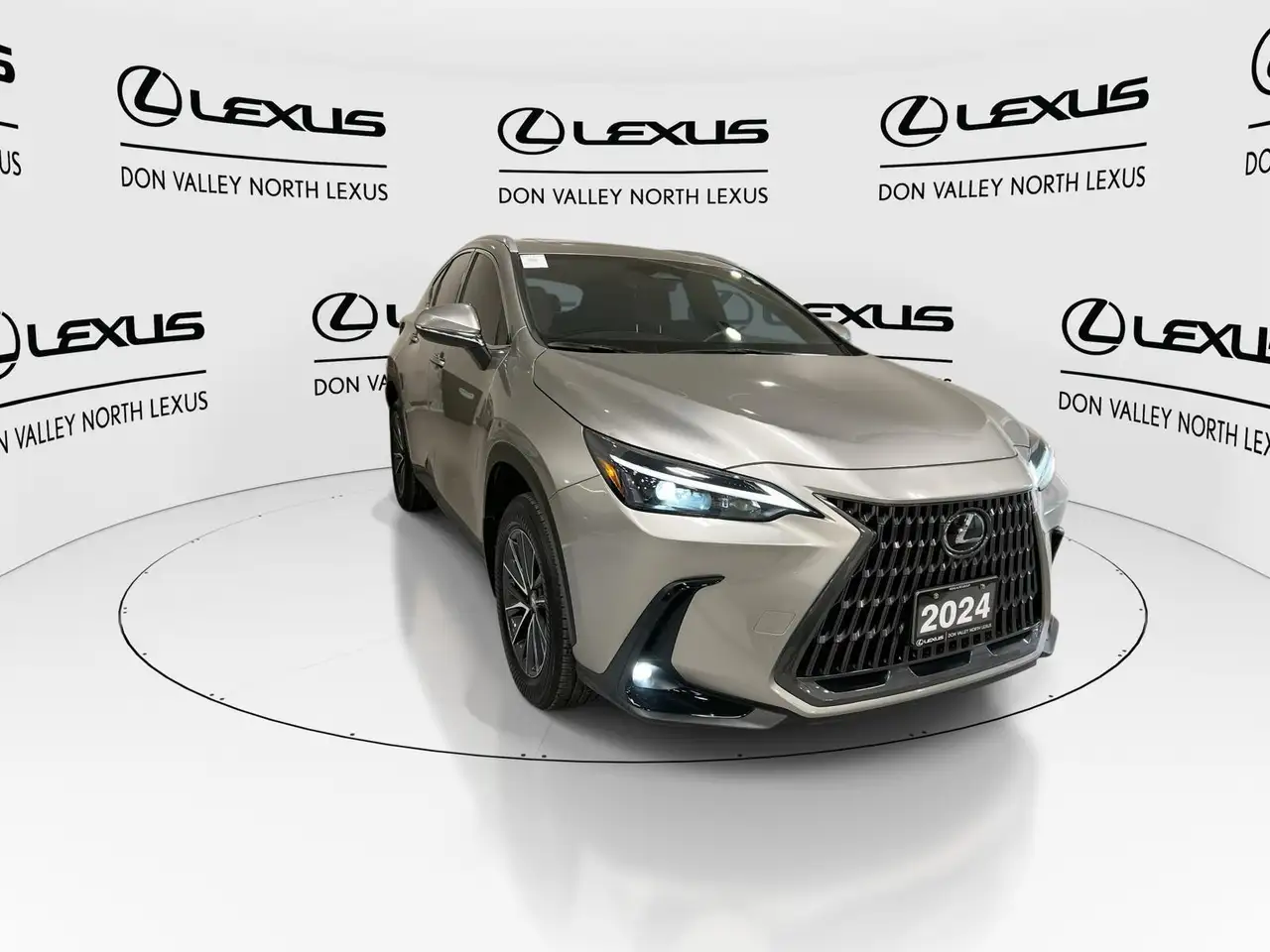 Lexus NX снимка Lexus NX