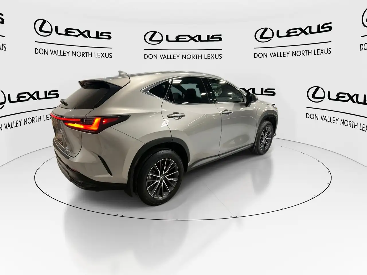 Lexus NX снимка Lexus NX