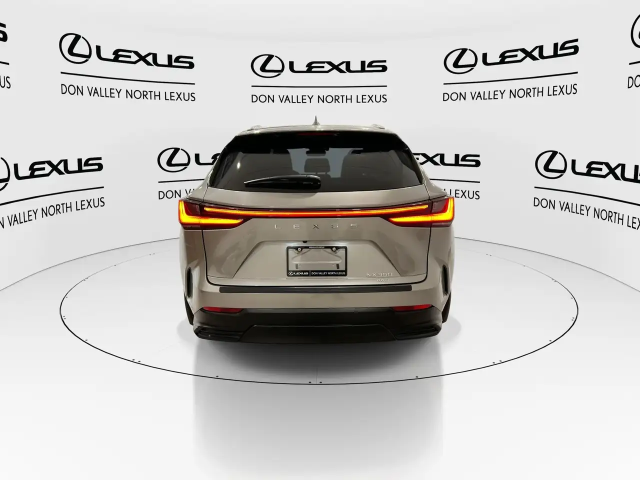 Lexus NX снимка Lexus NX