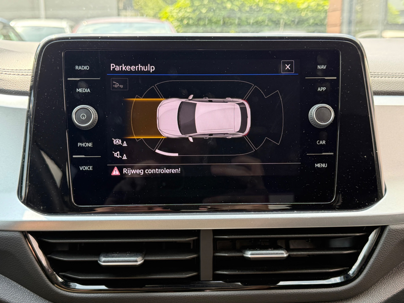 Volkswagen T-Roc 1.5 TSI Life / AUTOMAAT / NAVIGATIE / CAMERA / CRU — photo 12