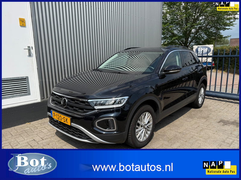 Volkswagen T-Roc 1.5 TSI Life / AUTOMAAT / NAVIGATIE / CAMERA / CRU