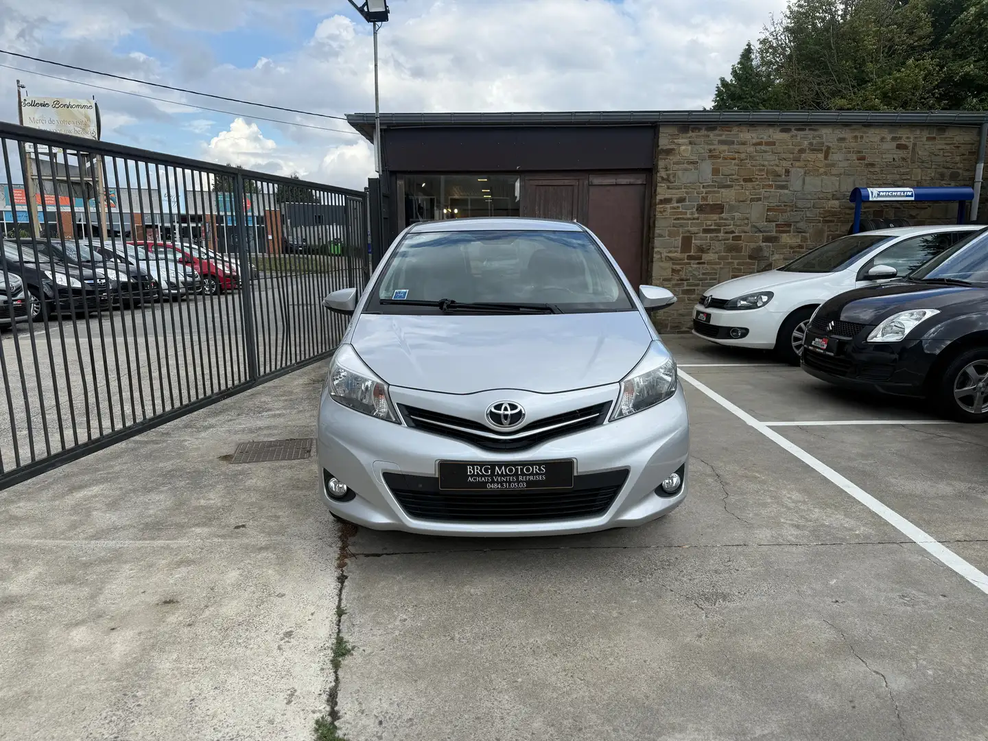 Toyota Yaris Yaris 1.0i VVT-i Comfort Срібний - 2