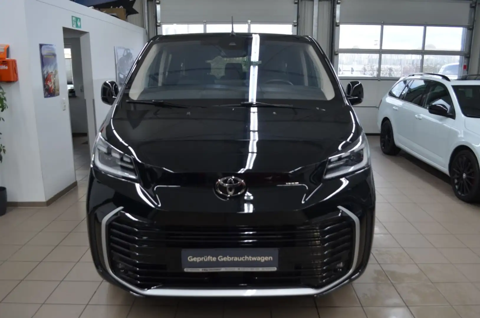 Toyota Proace 2,0-l-D-4D L2 (8-Si.) Autm. Verso Team Deutschland Schwarz - 2