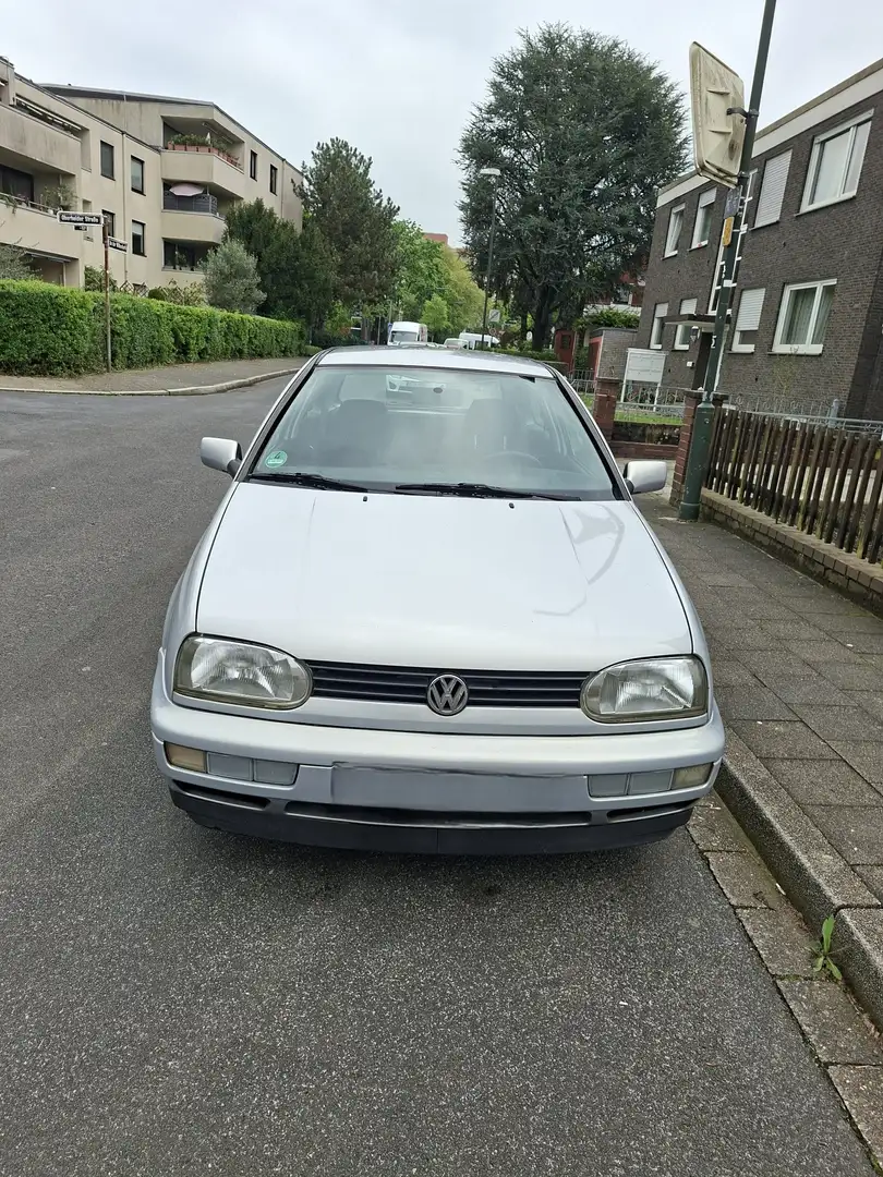 Volkswagen Golf 1.6 Joker - 1