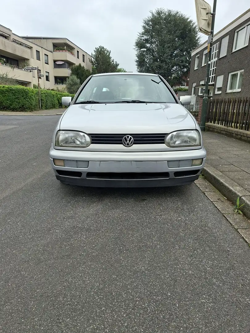 Volkswagen Golf 1.6 Joker - 2