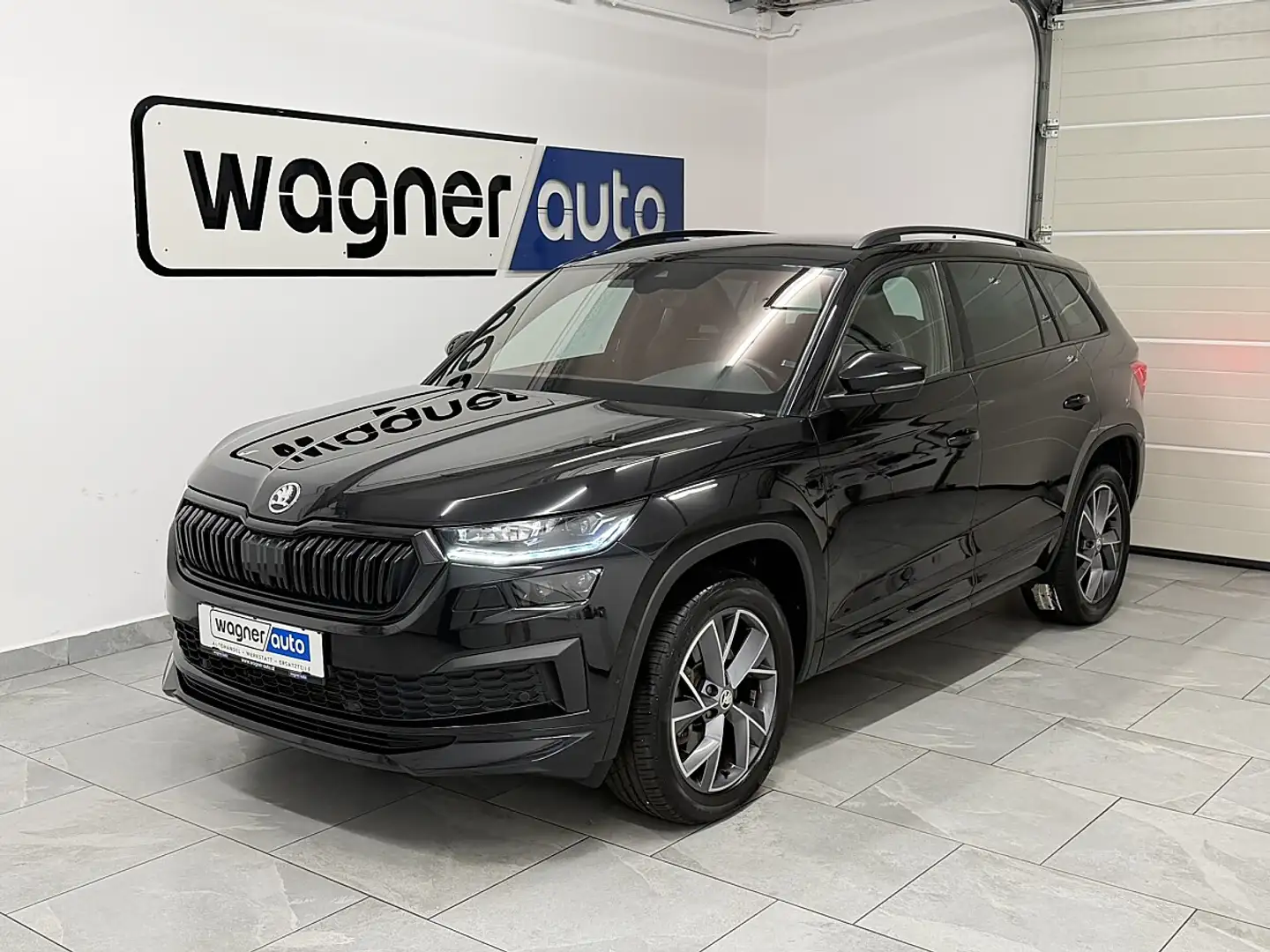 Skoda Kodiaq 2,0 TDI SCR 4x4 Sportline DSG 7Sitzer/Matrix LE... Schwarz - 2