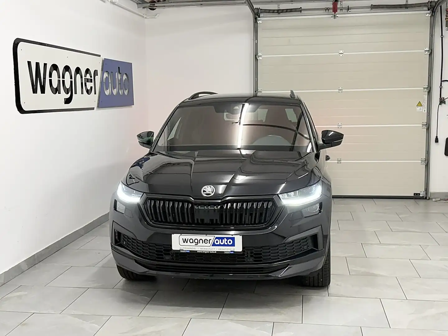Skoda Kodiaq 2,0 TDI SCR 4x4 Sportline DSG 7Sitzer/Matrix LE... Schwarz - 1