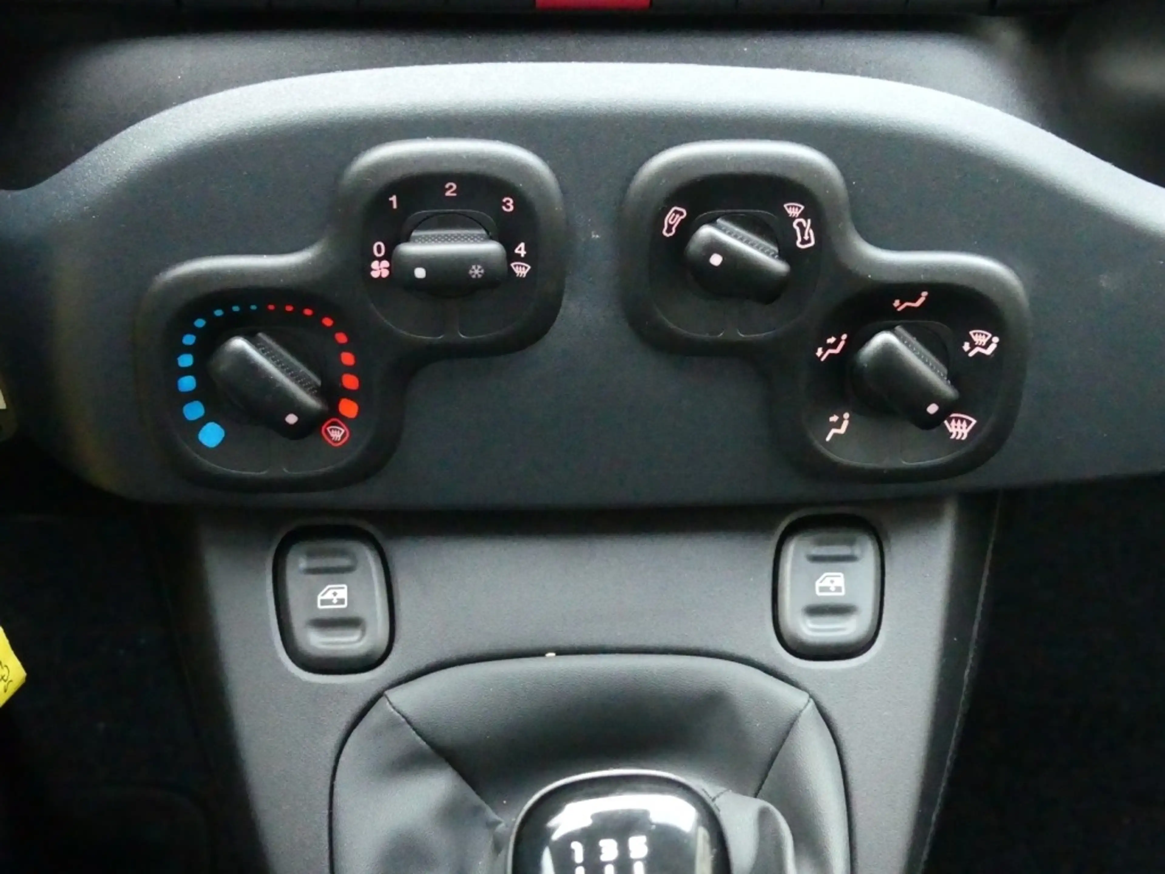 Fiat New Panda PANDA POP HYBRID 1.0 GSE 65PS PDC — photo 19